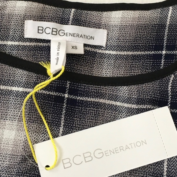 CLEARANCE! NWT BCBGeneration Plaid Hi-Low Short Sleeve Top Size XS Black White - Picture 2 of 10